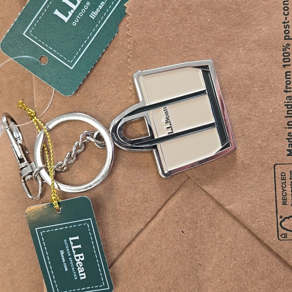 NWT L.L. Bean Boat And Tote Charm Key Chain And Be An Outsider Sticker - Picture 3 of 10